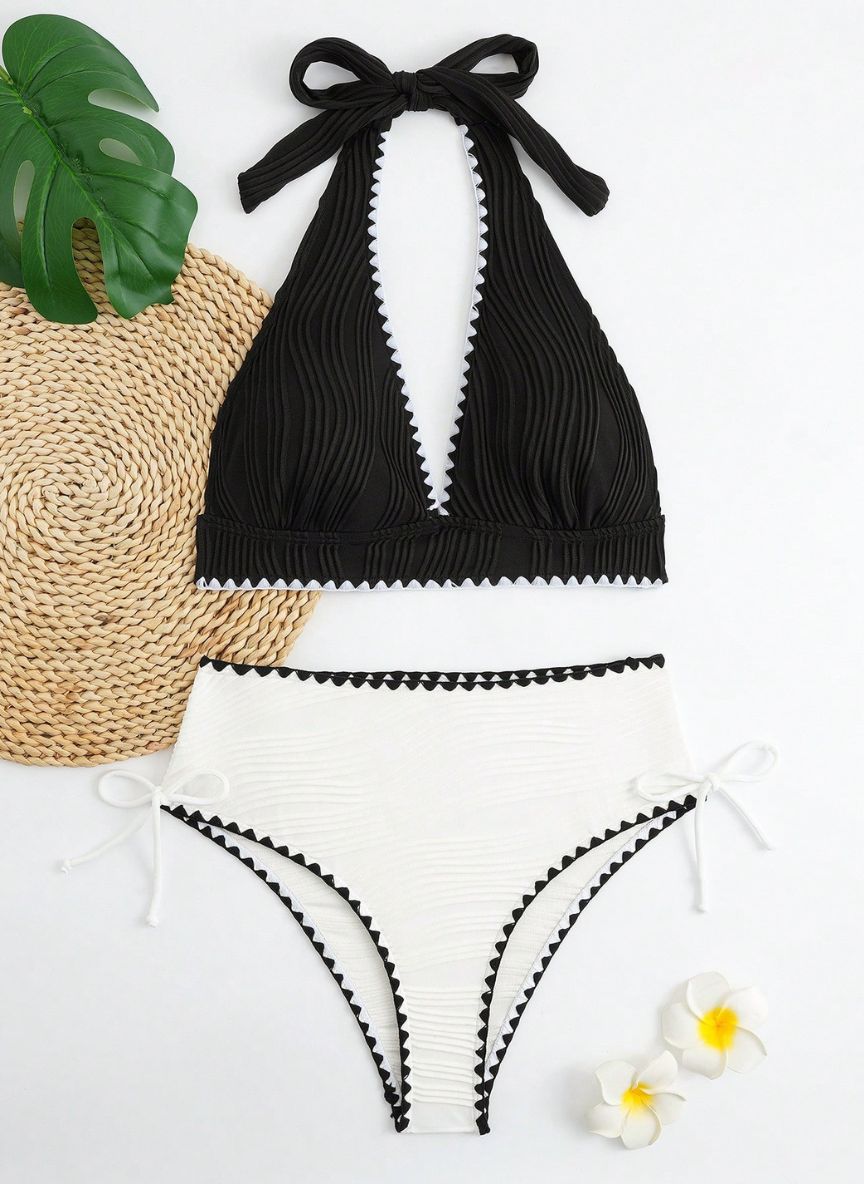 Descubra o Biquíni Alça Nó Relief Catherine, design com alças em nó, tecido plissado relief e bordas em crochê artesanal. O toque boho-chic para o seu verão. Confira.