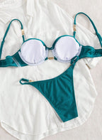 Descubra o Biquíni Perolado Gotas de Ouro Colette design perolado com gotas de ouro, alças em pérolas e cintura baixa. O toque de luxo tropical para o seu verão. Confira.