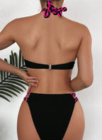 Descubra o Biquíni Trançado Color Block Mattie com Alças Trançadas design color block vibrante, alças trançadas e sutiã push-up. O look energético e moderno para o seu verão. Confira.