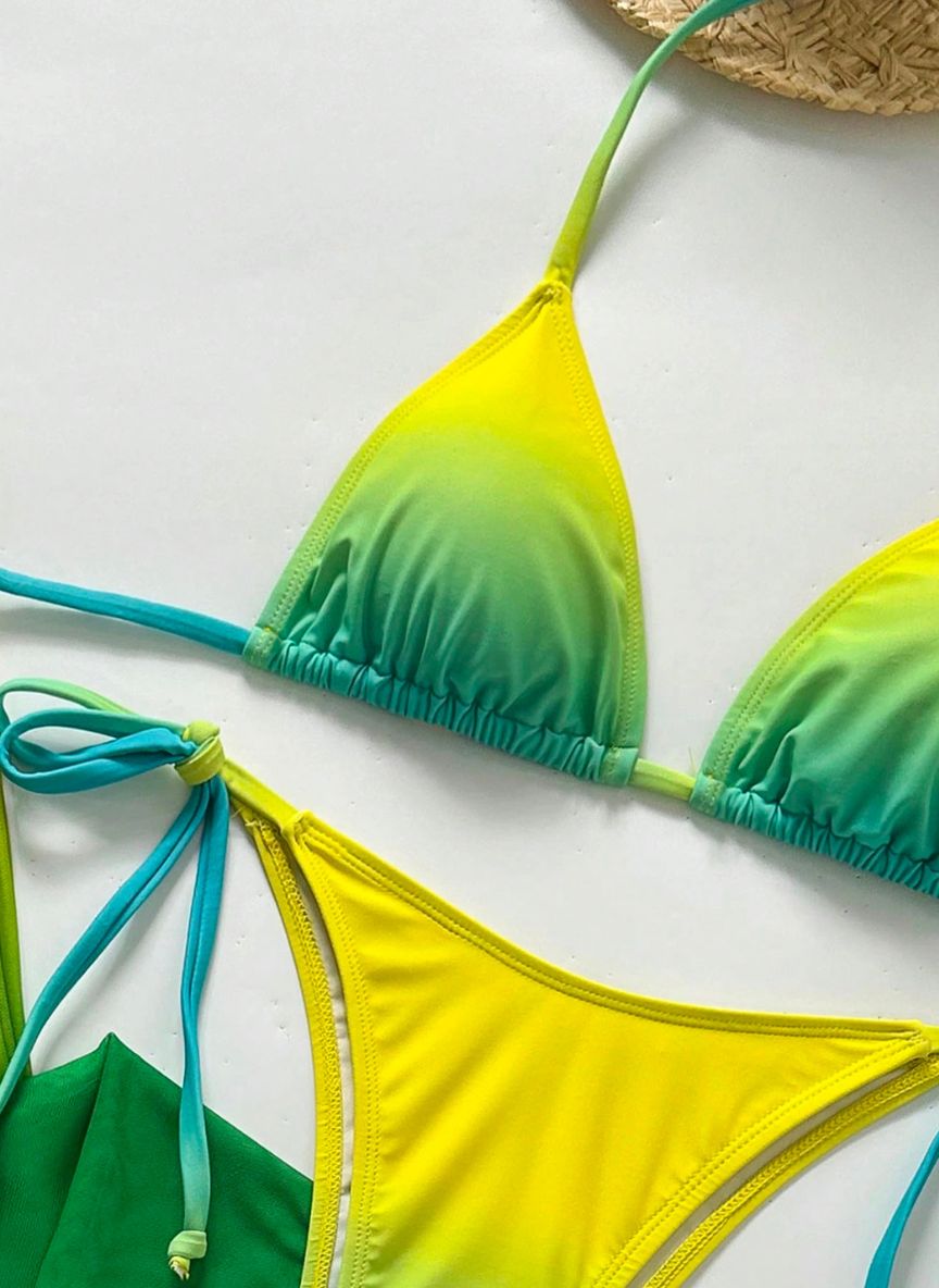Conjunto Alexandra: biquíni cortininha e saia longa em tule com degradê vibrante do amarelo ao verde. O look "Tropical Glow" completo para o seu verão, Bara Morenna.