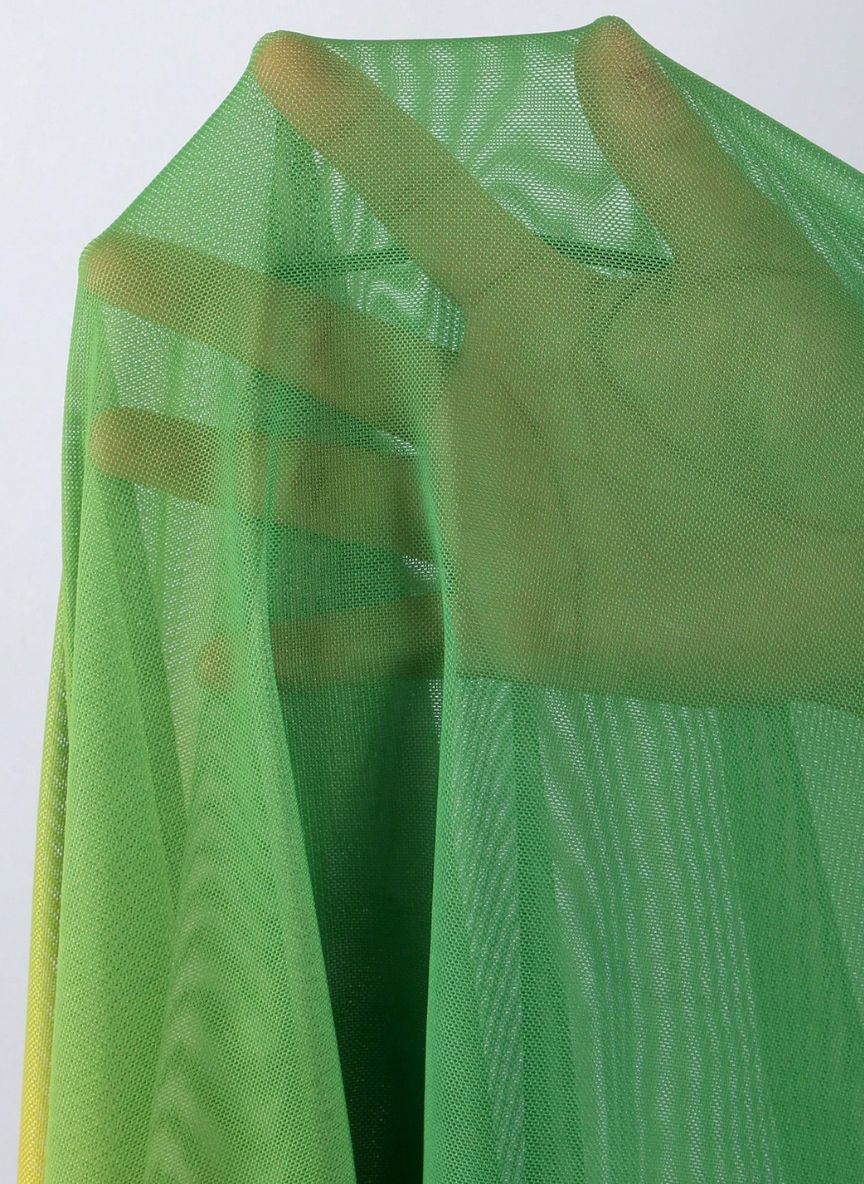 Conjunto Alexandra: biquíni cortininha e saia longa em tule com degradê vibrante do amarelo ao verde. O look "Tropical Glow" completo para o seu verão, Bara Morenna.