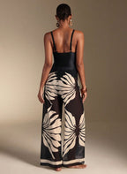 Conjunto Harumi Noir Maiô Cut-Out e Calça Pantalona Estampa Botânica, Baha Morenna