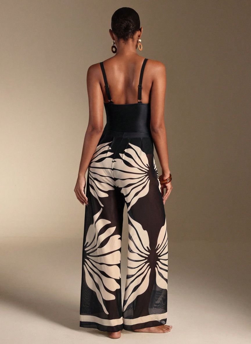 Conjunto Harumi Noir Maiô Cut-Out e Calça Pantalona Estampa Botânica, Baha Morenna