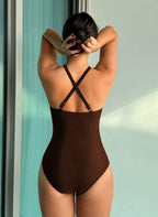Realce suas curvas com o Maiô Virgínia. Design com transparência em tule na cintura, decote halter e costas cruzadas. O equilíbrio perfeito entre o sexy e o elegante.