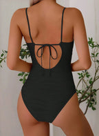 Encante-se com o Maiô Stela: design com relevo premium, bojo push-up em formato de leque e costas abertas. O toque de sereia moderna para o seu verão. Confira!