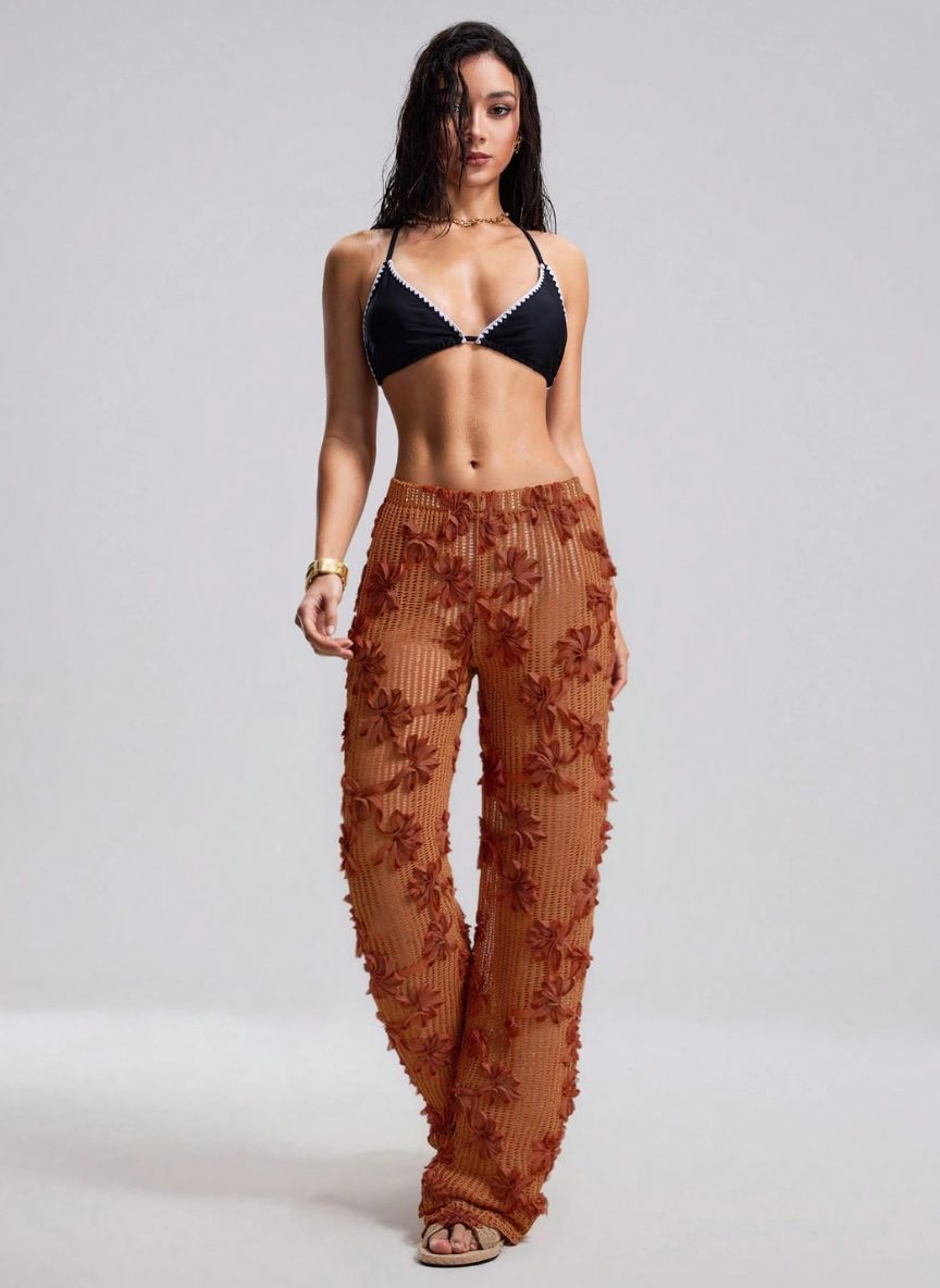 Calça Saída de Praia Noémie em Tricô Floral com Transparência, Baha Morenna