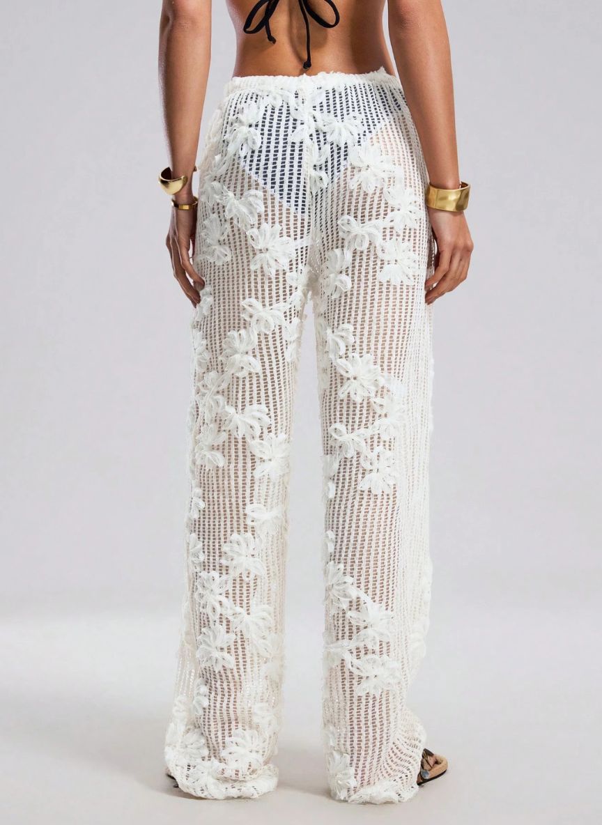 Calça Saída de Praia Noémie em Tricô Floral com Transparência, Baha Morenna