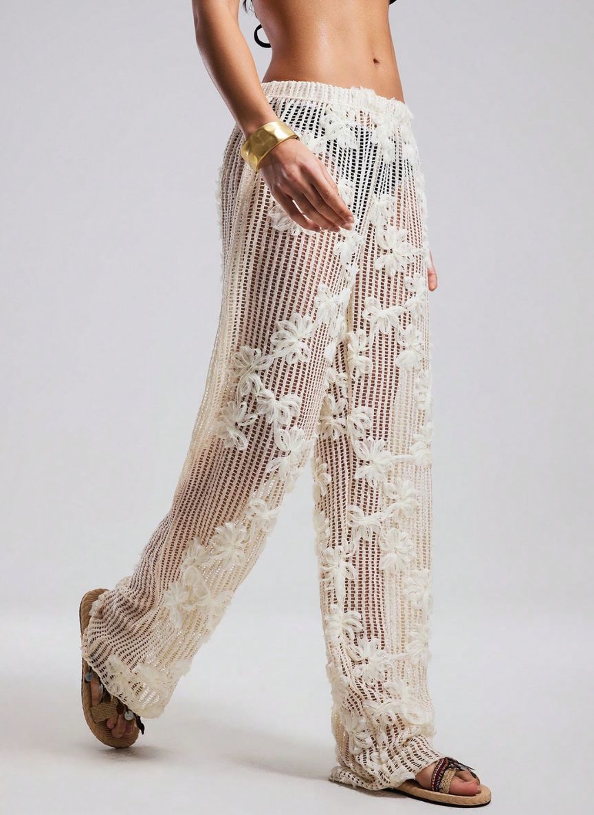 Calça Saída de Praia Noémie em Tricô Floral com Transparência, Baha Morenna