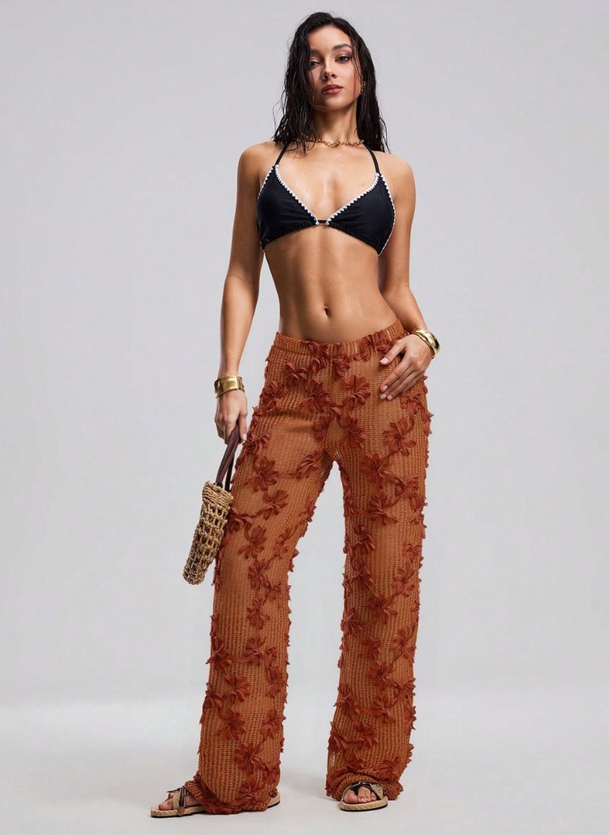 Calça Saída de Praia Noémie em Tricô Floral com Transparência, Baha Morenna