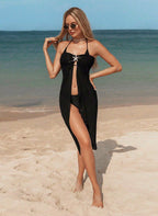 Saia de praia Étoile Ellie, tecido plissado semi-transparente, fenda lateral profunda e estrela do mar dourada. Preto e cáqui para um look resort luxuoso.